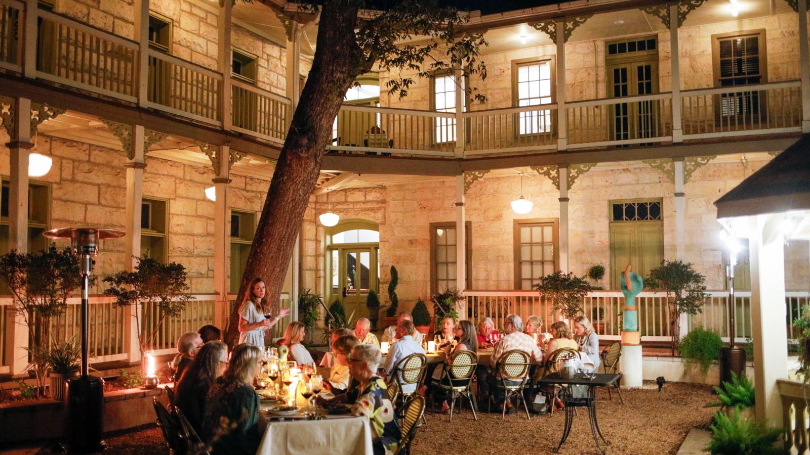 Hotel Giles | Dinner in the courtyard